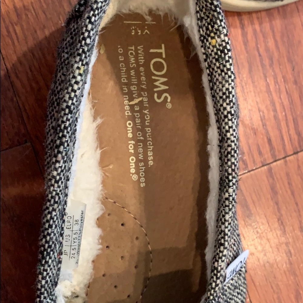 Toms - Picture 2 of 3